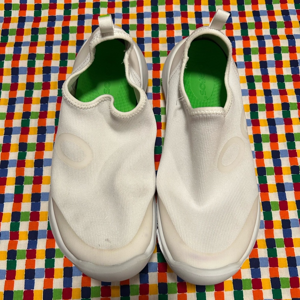 OOFOS White Slip-On Shoes 8